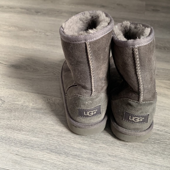 Girls Gray Uggs - Picture 5 of 5